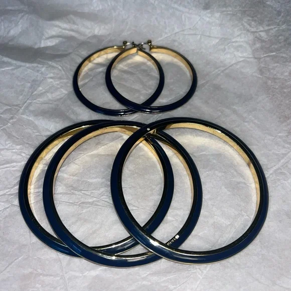 Trina Turk Large Navy Enamel/Gold Tone Hoop Earrings and 3 Matching Bracelets - Picture 3 of 6